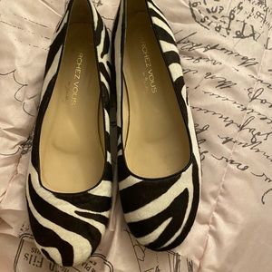 Beautiful zebra printed flats 🦓